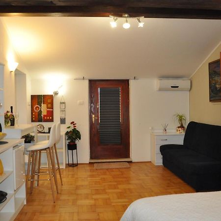 Guest House Most 부젯 외부 사진