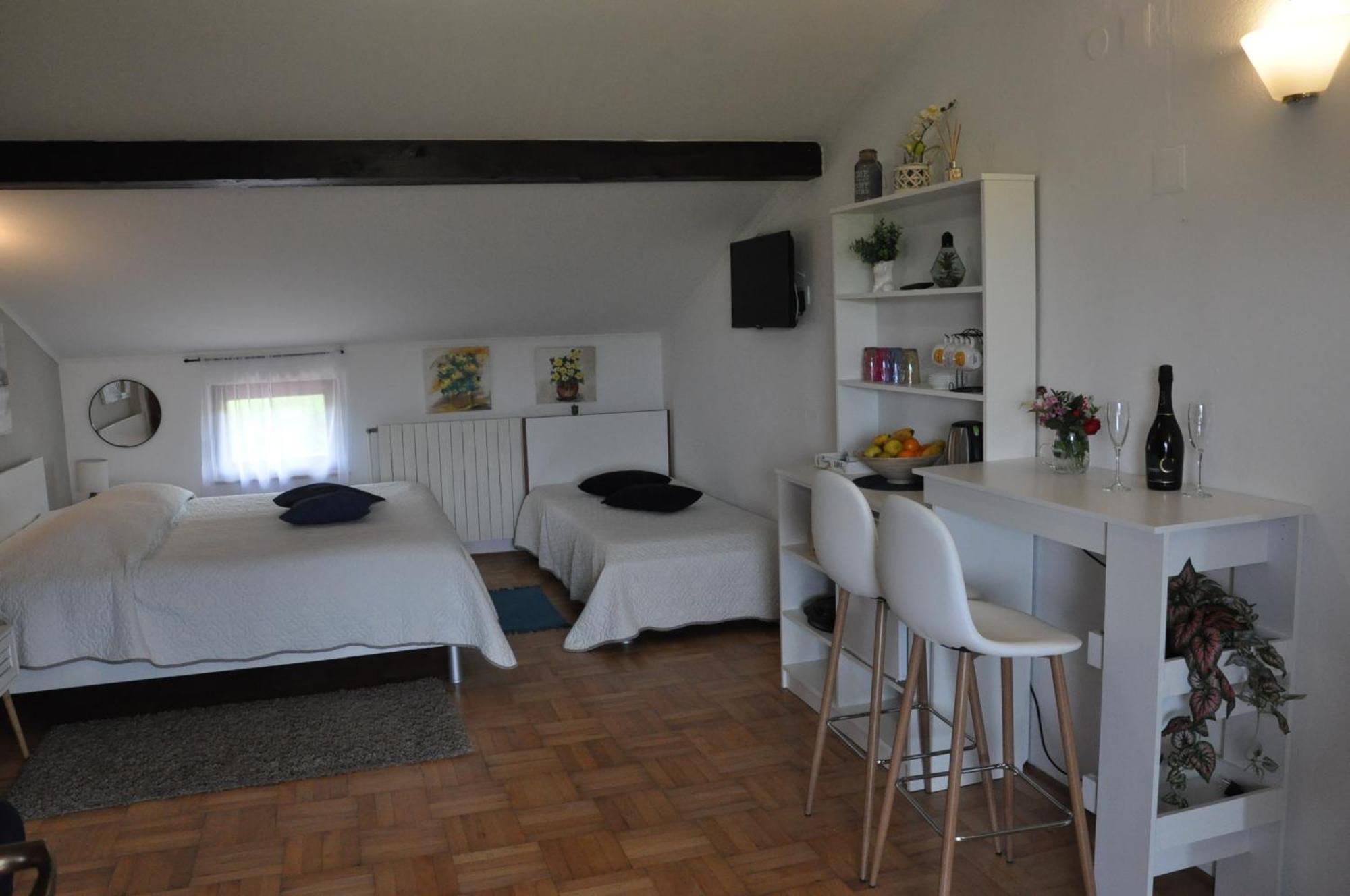 Guest House Most 부젯 외부 사진